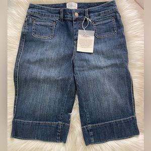 White House Black Market BLANC Fit Denim Jean Bermuda Shorts 2 NEW